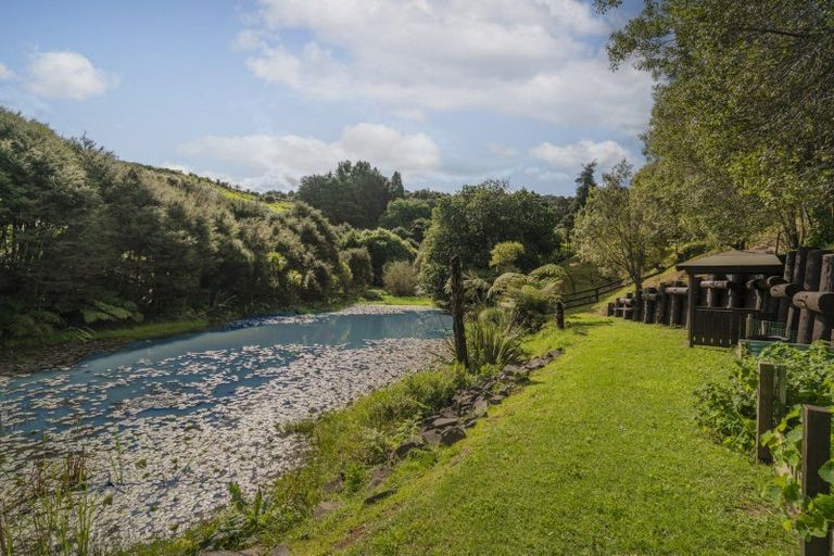 Photo of property in 14 Ohuka Place, Whitianga, 3510