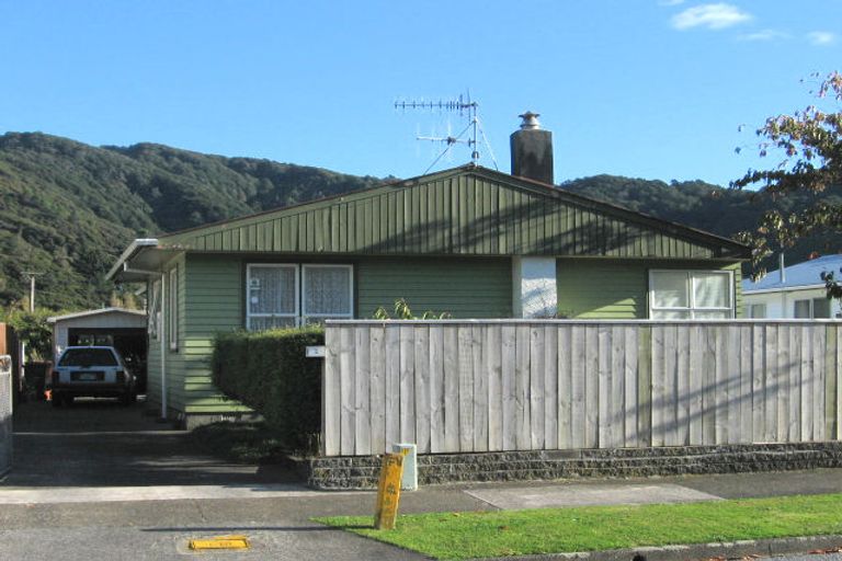 Photo of property in 9 Wetherby Grove, Wainuiomata, Lower Hutt, 5014