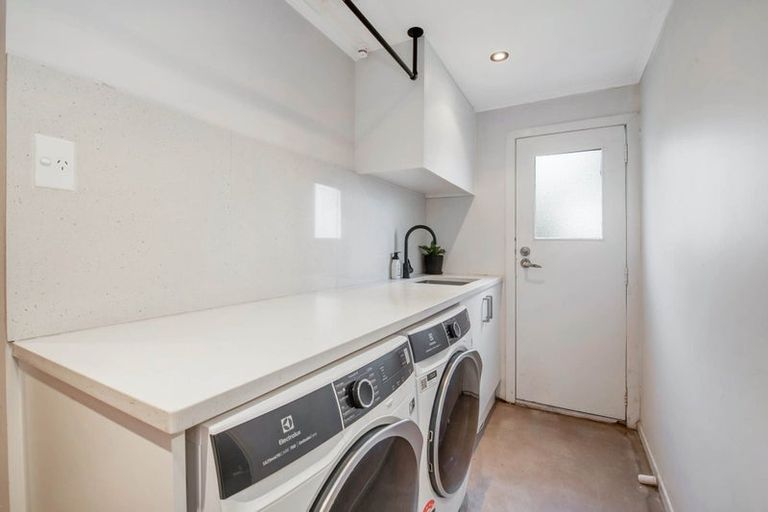 Photo of property in 1/29 Bruce Road, Glenfield, Auckland, 0629