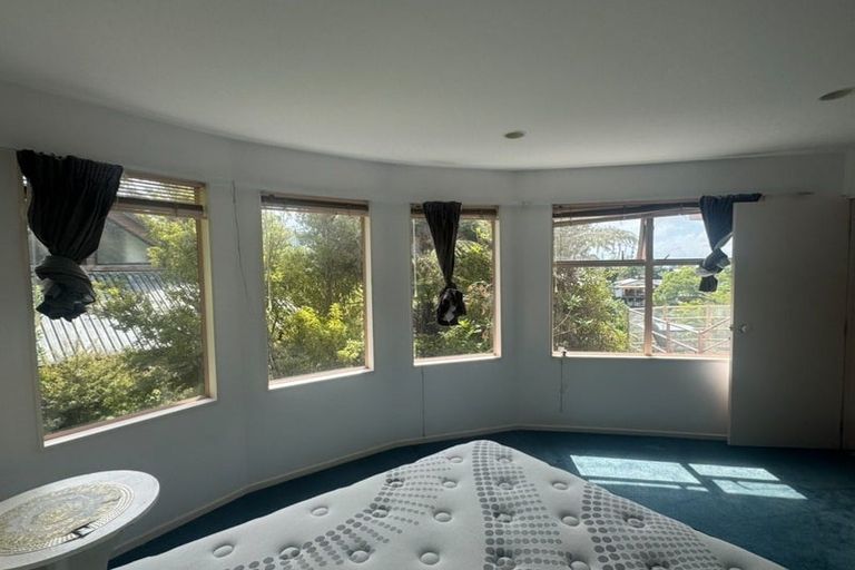 Photo of property in 2/823 East Coast Road, Northcross, Auckland, 0630