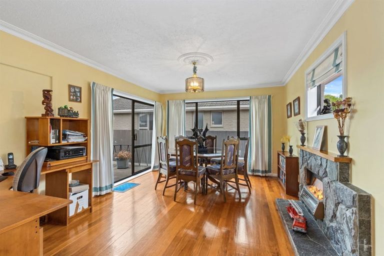 Photo of property in 12 Fairmont Place, Hornby, Christchurch, 8042