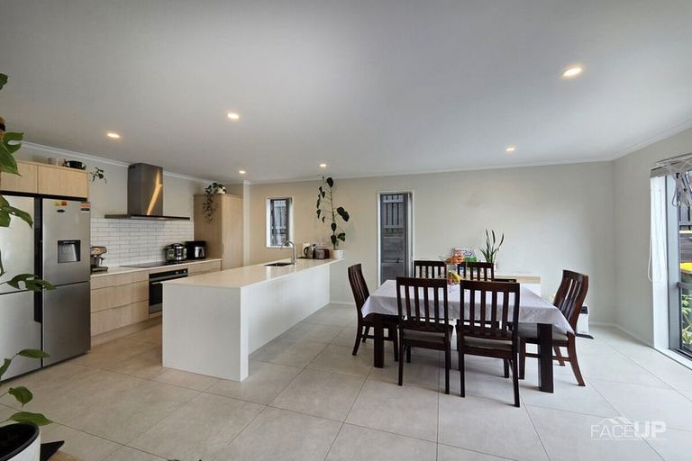 Photo of property in 10 Te Rau Place, Hobsonville, Auckland, 0616