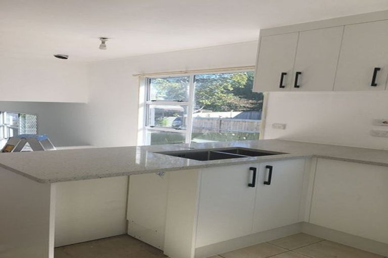 Photo of property in 2/70 Seaview Road, Glenfield, Auckland, 0629