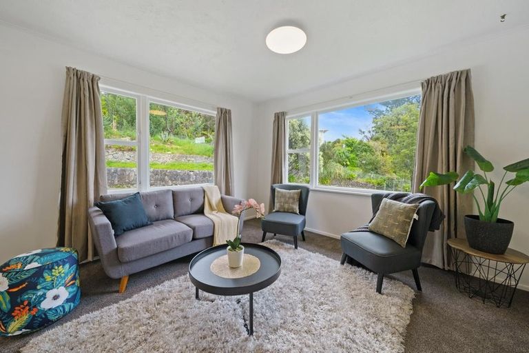 Photo of property in 39 Vista Crescent, Maoribank, Upper Hutt, 5018