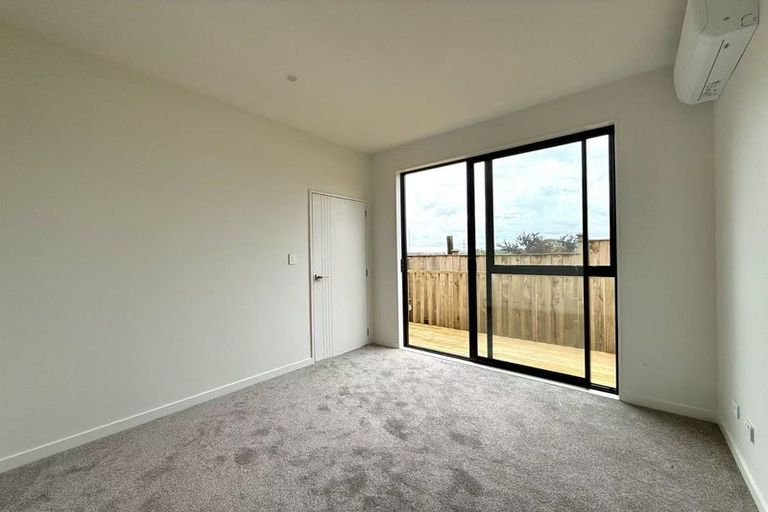 Photo of property in 19f Cedar Heights Avenue, Massey, Auckland, 0614