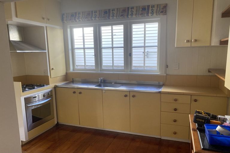 Photo of property in 22 Ruakiwi Road, Hamilton Lake, Hamilton, 3204