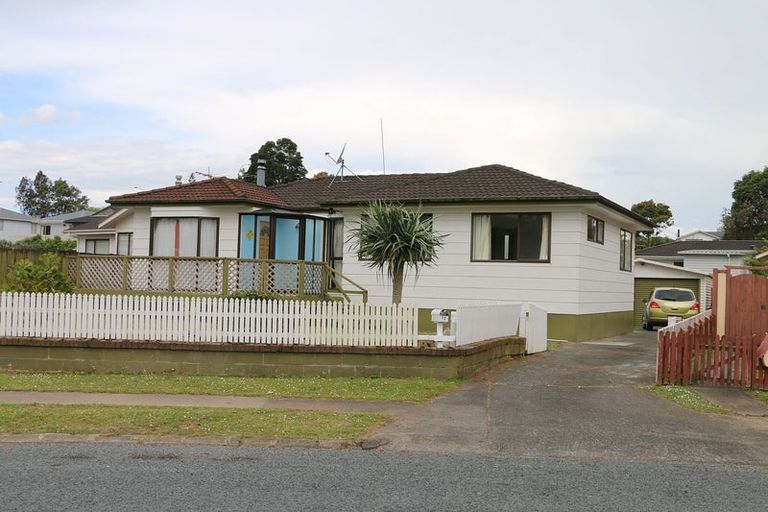 Photo of property in 13 Lyren Place, Half Moon Bay, Auckland, 2012
