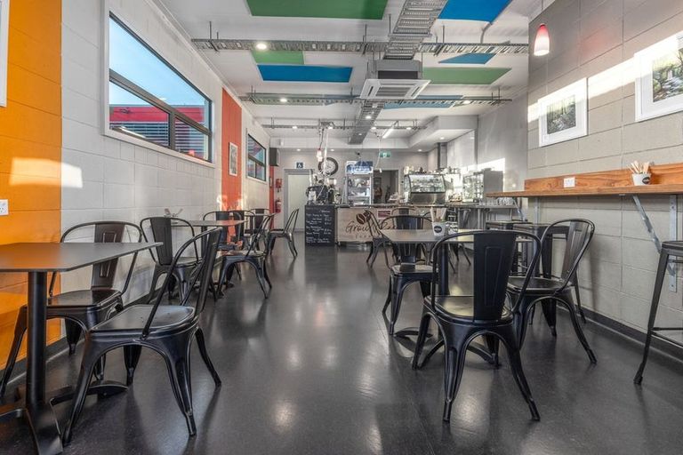 Photo of property in 10 Queen Street West, Levin, 5510