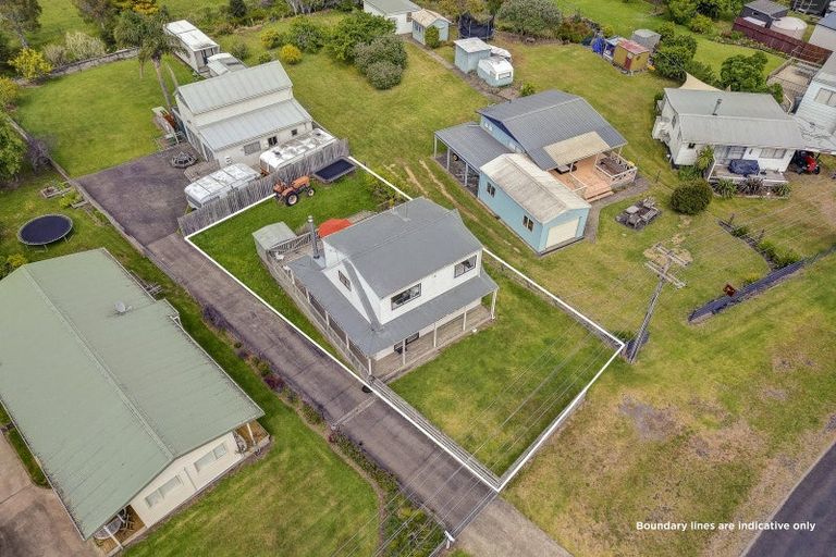 Photo of property in 18a Captain Cook Road, Cooks Beach, Whitianga, 3591