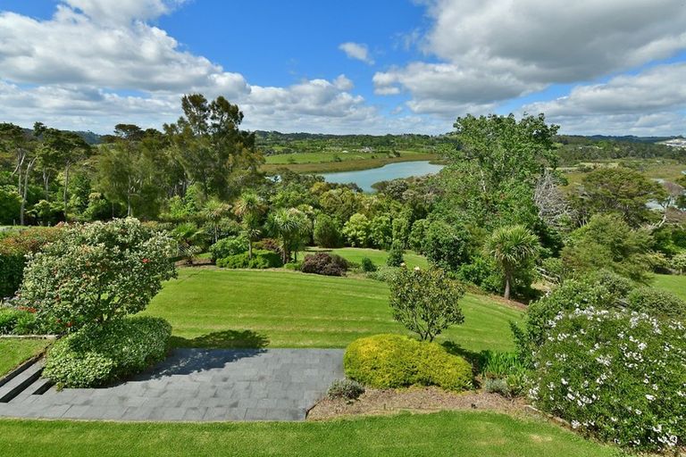 Photo of property in 141 Whangaparaoa Road, Red Beach, 0932