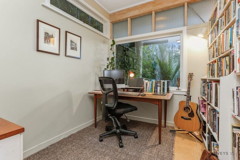 Photo of property in 4 Opou Road, Titirangi, Auckland, 0604