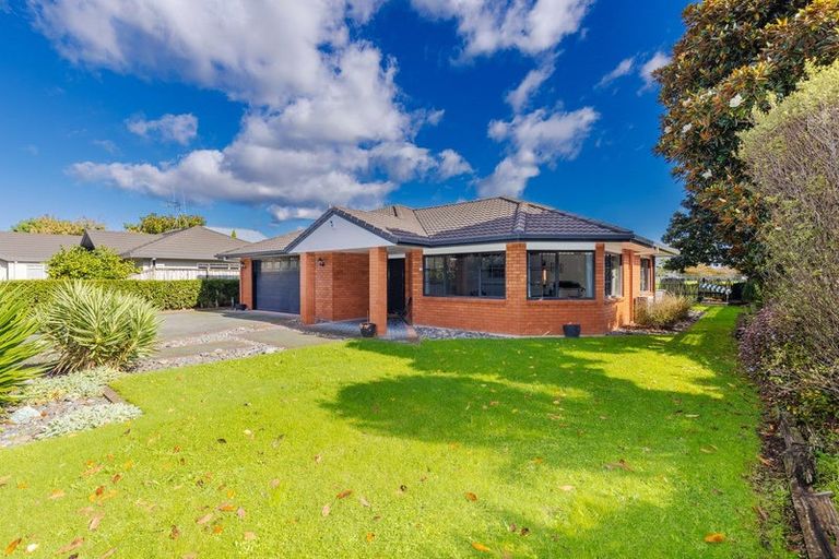 Photo of property in 11 Greenough Place, Rototuna, Hamilton, 3210