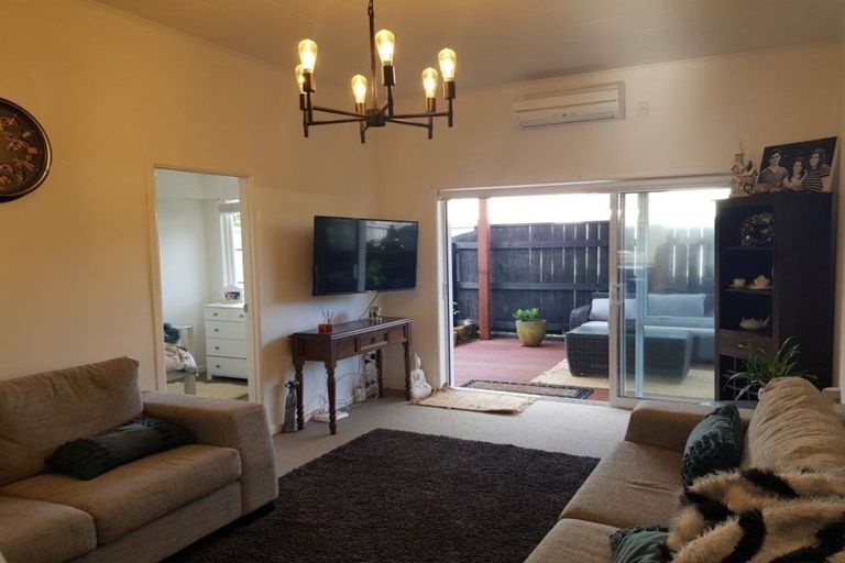 Photo of property in 23 Awanui Street, Merrilands, New Plymouth, 4312