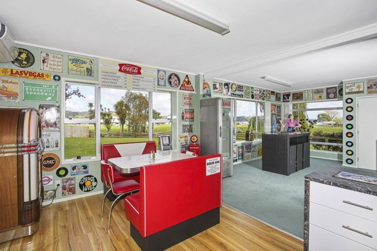 Photo of property in 32 Kawakawa Bay Coast Road, Kawakawa Bay, Papakura, 2585