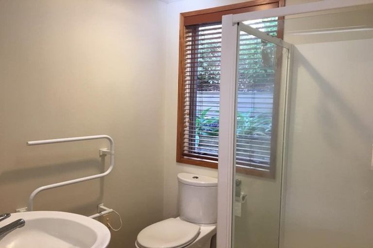 Photo of property in 8 Rosella Place, Murrays Bay, Auckland, 0630