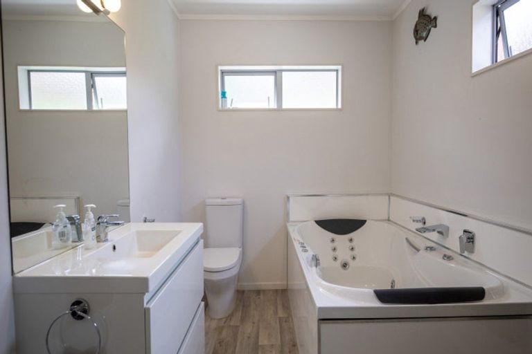 Photo of property in 18 Seabreeze Way, Raglan, 3225