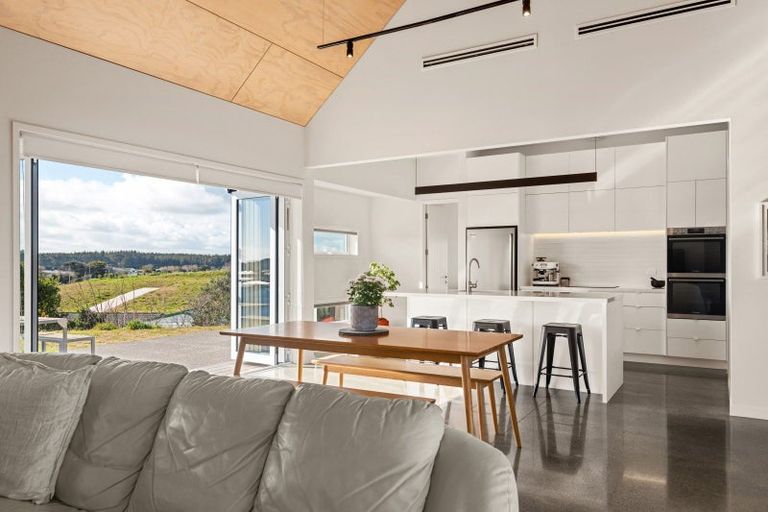 Photo of property in 2 Rangeview Rise, Foxton Beach, Foxton, 4815