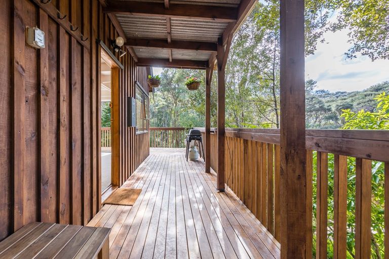 Photo of property in 138 Laingholm Drive, Laingholm, Auckland, 0604