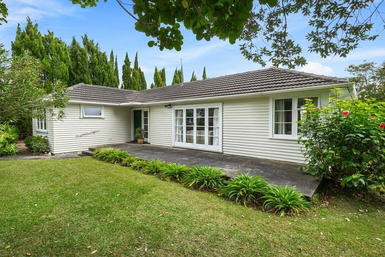 Photo of property in 70 Buscomb Avenue, Henderson, Auckland, 0610