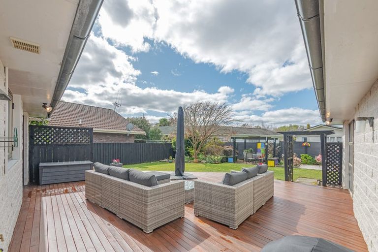 Photo of property in 18 Truscott Grove, Awapuni, Palmerston North, 4412