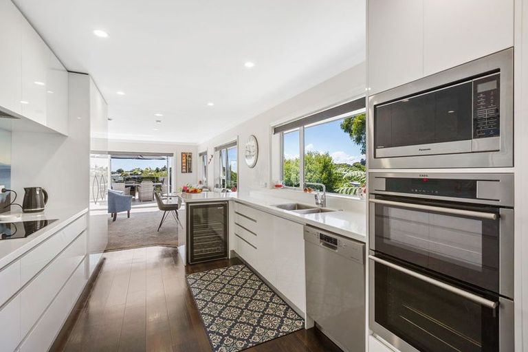 Photo of property in 7a Caledonia Place, Highlands Park, New Plymouth, 4312