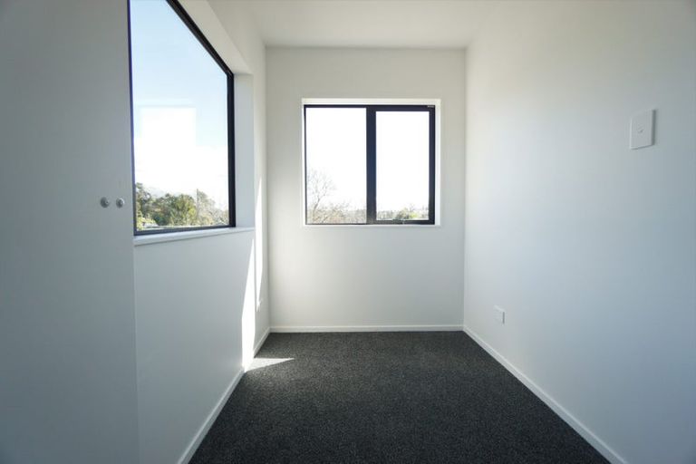 Photo of property in 1/22 Takapu Street, Henderson, Auckland, 0612