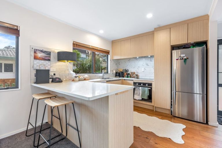 Photo of property in 1/1018 East Coast Road, Fairview Heights, Auckland, 0630