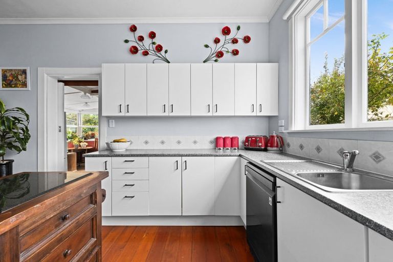 Photo of property in 83 Vigor Brown Street, Napier South, Napier, 4110