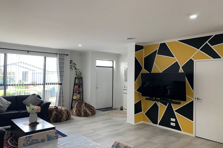 Photo of property in 12 Rere Close, Takanini, 2112