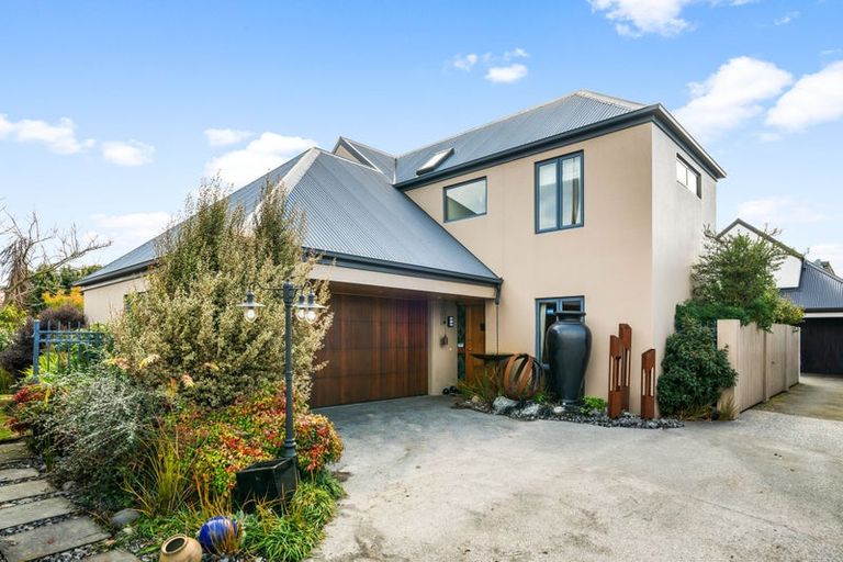 Photo of property in 140 Memorial Avenue, Burnside, Christchurch, 8053