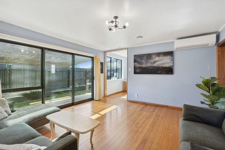 Photo of property in 2/7 Wilmot Street, Northcote, Christchurch, 8052