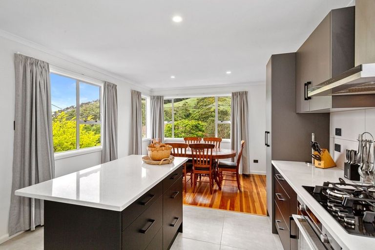 Photo of property in 26 Raroa Terrace, Tawa, Wellington, 5028