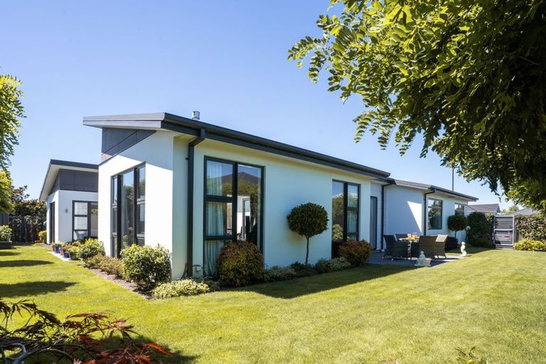 Photo of property in 1 Bargrove Close, Halswell, Christchurch, 8025