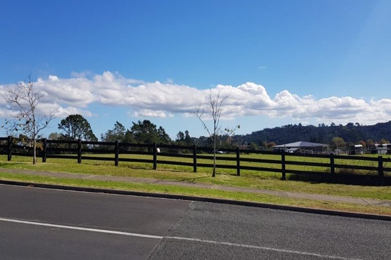 Photo of property in 1/3 Orwell Road, Greenhithe, Auckland, 0632