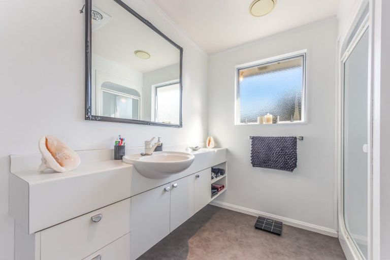 Photo of property in 215a Waikawa Road, Waikawa, Picton, 7220