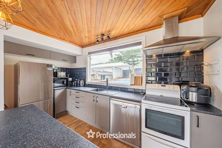 Photo of property in 373 Stokes Valley Road, Stokes Valley, Lower Hutt, 5019