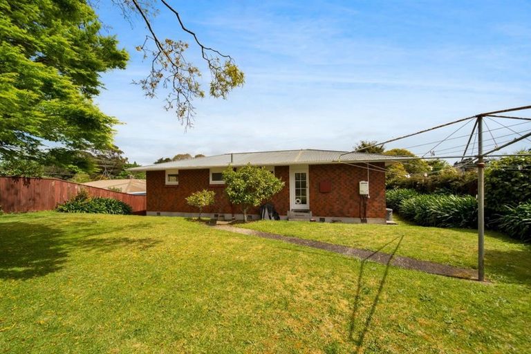 Photo of property in 10 Beaumont Crescent, Frankleigh Park, New Plymouth, 4310