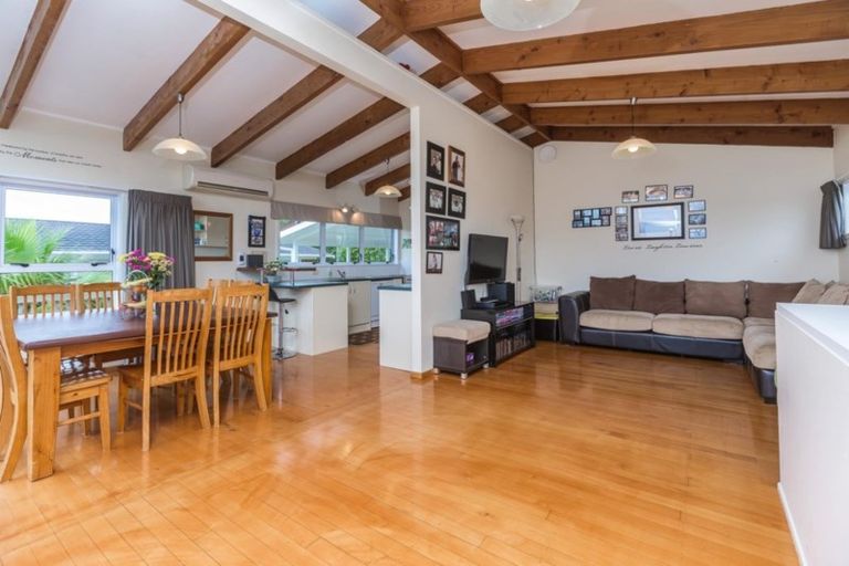 Photo of property in 1/60 Chivalry Road, Glenfield, Auckland, 0629