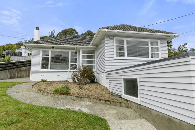 Photo of property in 214 Waddington Drive, Naenae, Lower Hutt, 5011