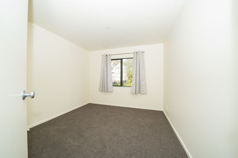 Photo of property in 2/3 Orwell Road, Greenhithe, Auckland, 0632
