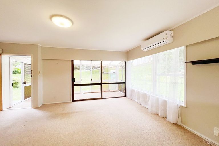 Photo of property in 2/53 Ayton Drive, Totara Vale, Auckland, 0629