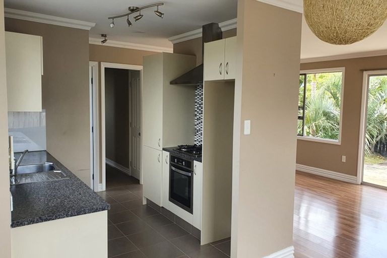 Photo of property in 27 Pahi Place, West Harbour, Auckland, 0618