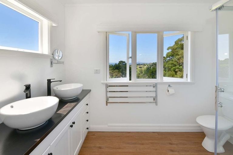 Photo of property in 1141 Whangaparaoa Road, Tindalls Beach, Whangaparaoa, 0930
