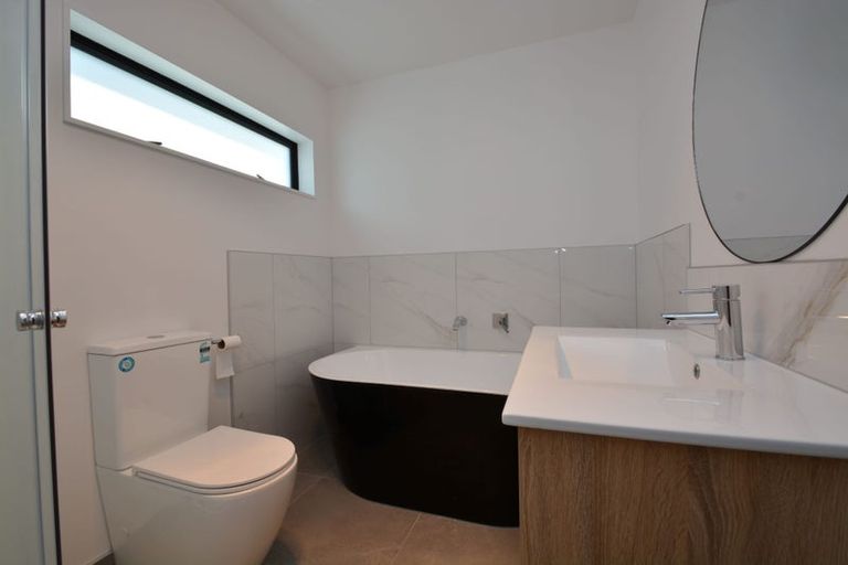 Photo of property in 26a Hutchinsons Road, Bucklands Beach, Auckland, 2014