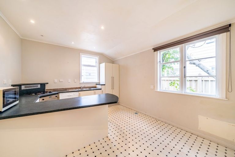 Photo of property in 75 Brougham Street, Mount Victoria, Wellington, 6011