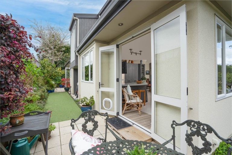 Photo of property in 2/12 Gradwell Place, Two Mile Bay, Taupo, 3330