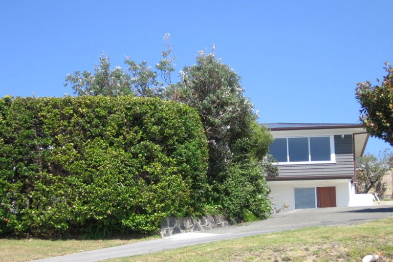 Photo of property in 8 Eastcliffe Road, Castor Bay, Auckland, 0620