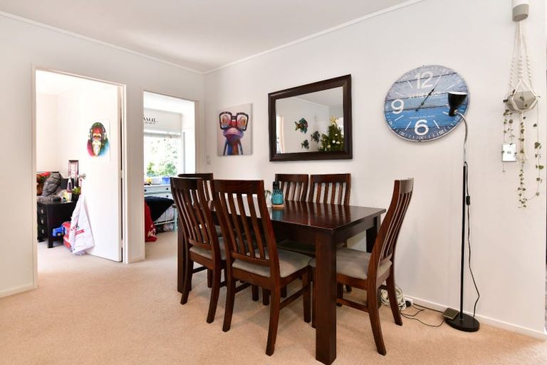 Photo of property in 2/4 Kenneth Hopper Place, Manly, Whangaparaoa, 0930