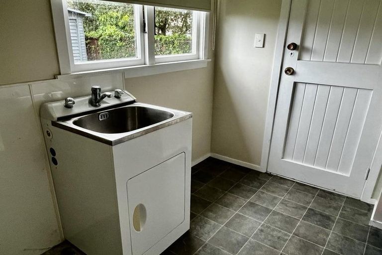 Photo of property in 241 Mayfair Avenue, Mayfair, Hastings, 4122