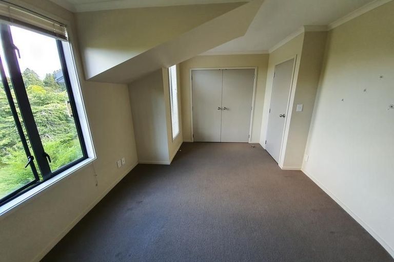 Photo of property in 36 Verdale Circle, Glen Eden, Auckland, 0602